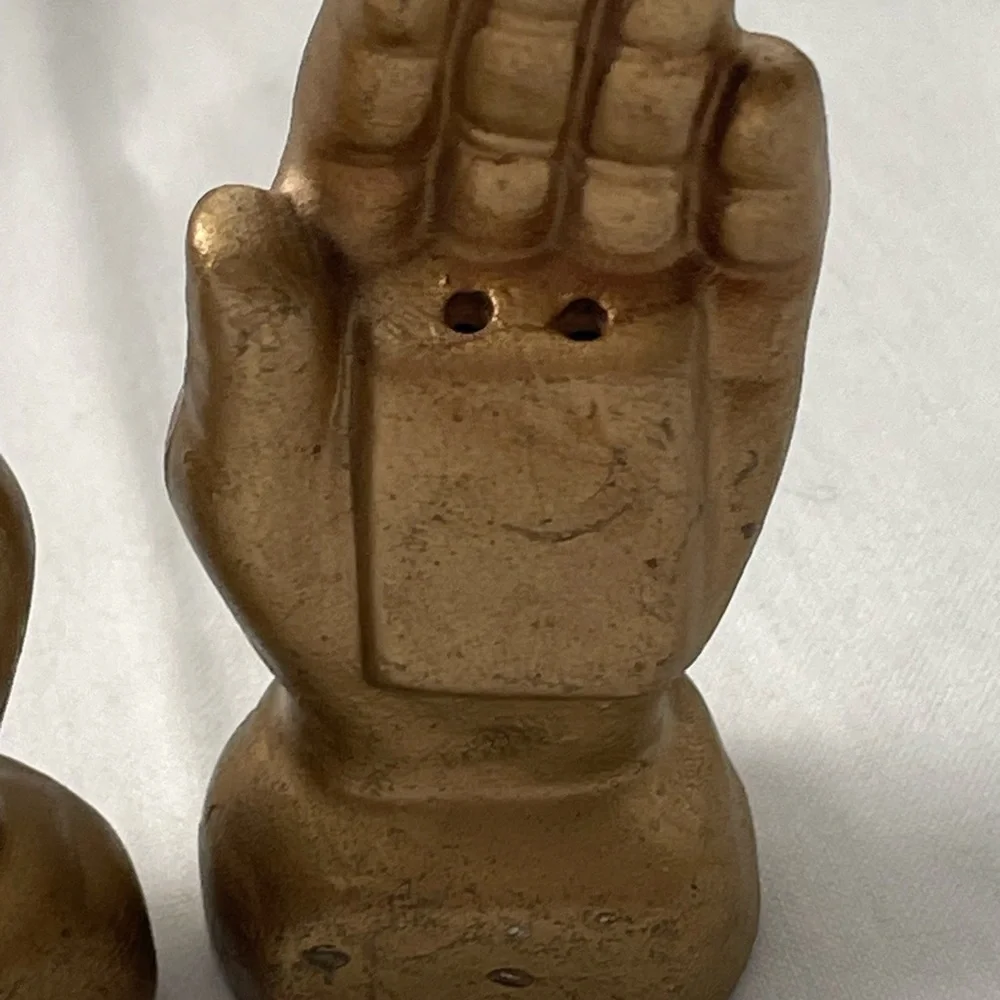 Gold Colored Praying Hands Salt&Pepper Shakers‎ Made in Taiwan